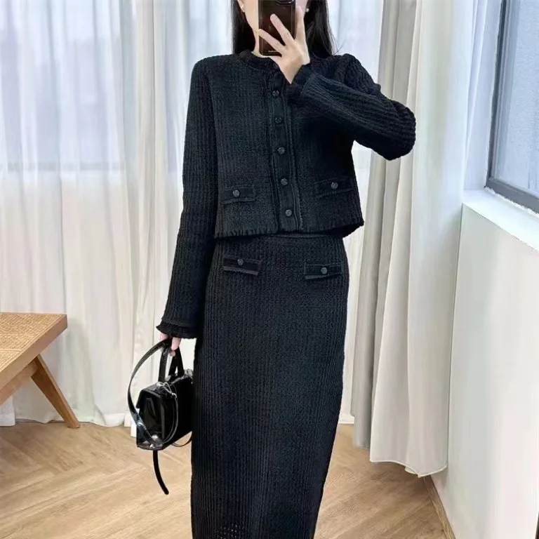 Новинка осени 2024, женский утягивающий модный черный вязаный открытый кардиган с юбкой, комплект Ele Ladylike Sle, обычный тонкий
Новинка осени 2024, женский утягивающий модный черный вязаный открытый кардиган с юбкой, комплект Ele Ladylike Sle, обычный тонкий