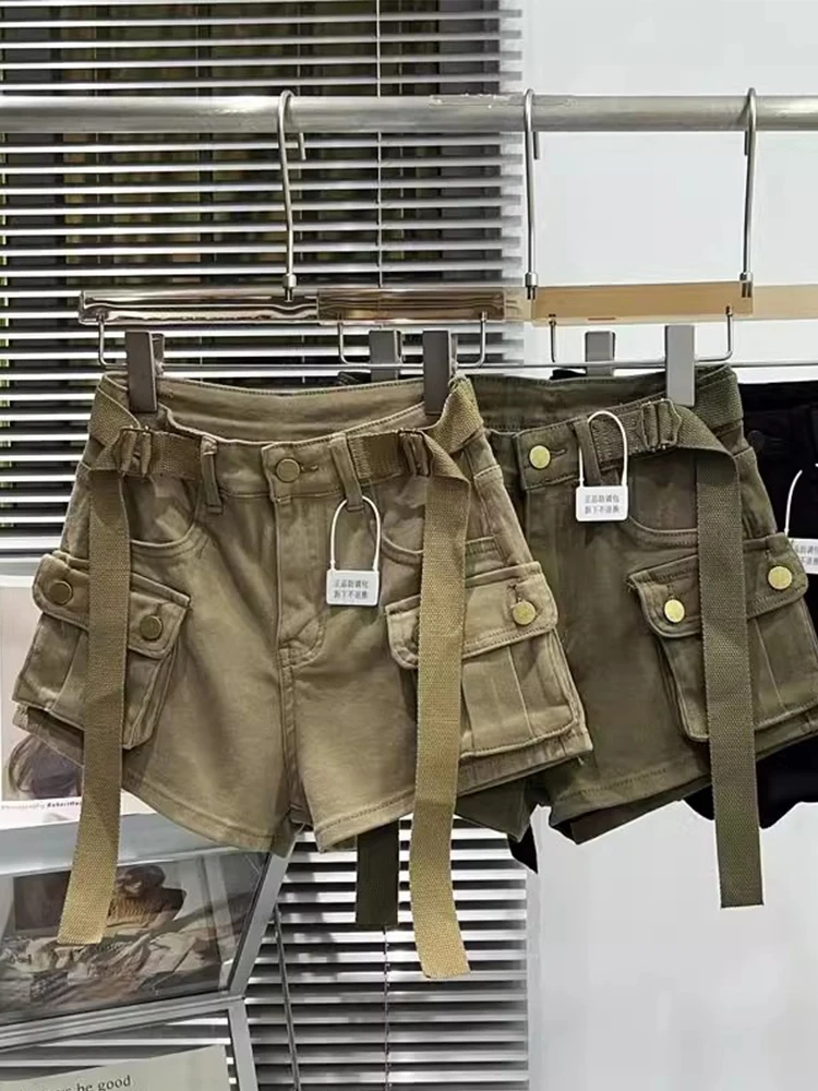 Women's large pocket workwear denim shorts for summer 2025 Y2K high waisted American retro spicy girl A-line hot pants
Women's large pocket workwear denim shorts for summer 2025 Y2K high waisted American retro spicy girl A-line hot pants
