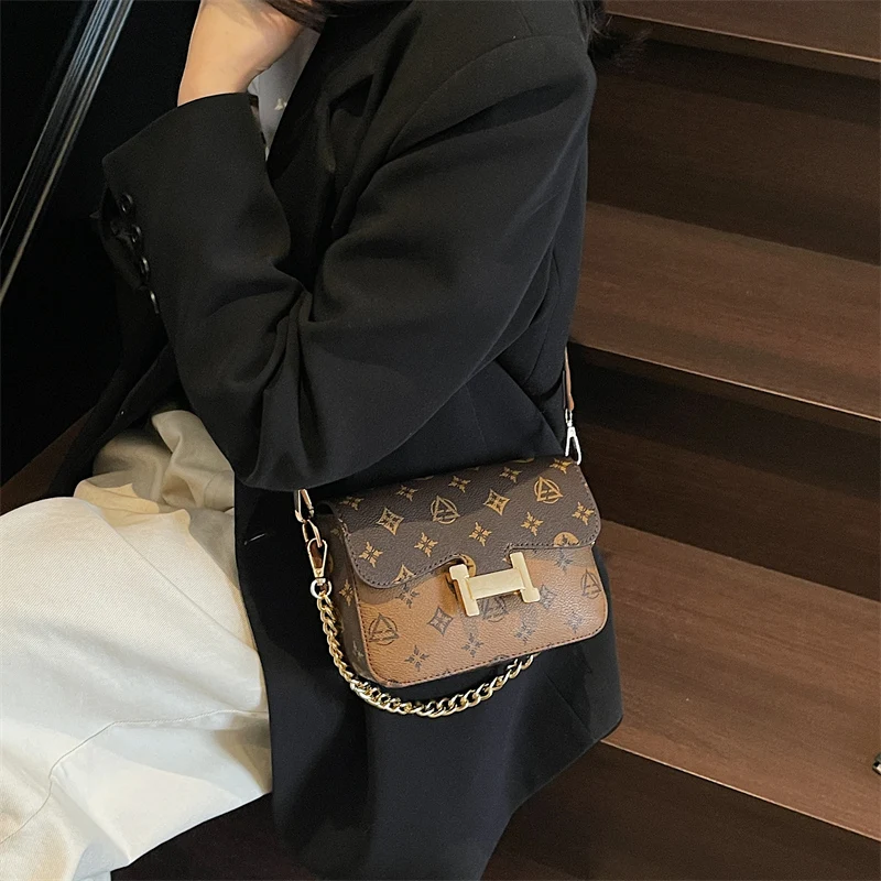 Women's Fashionable Tote Bags, Leather Shoulder Bag with Elegant Design, Popular Classic Handbags Luxury Brand
Women's Fashionable Tote Bags, Leather Shoulder Bag with Elegant Design, Popular Classic Handbags Luxury Brand