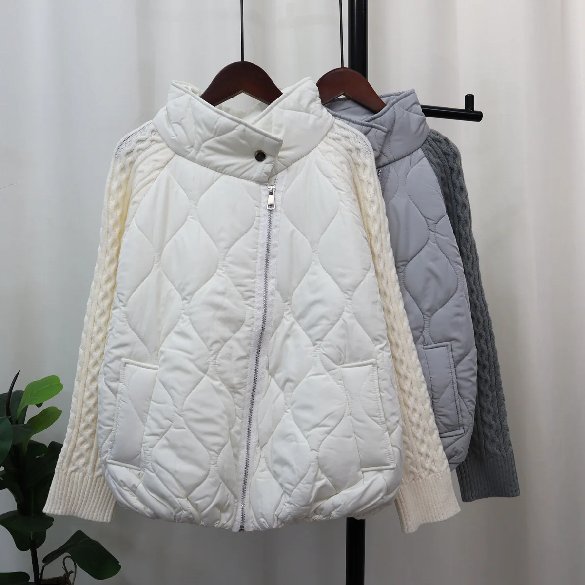 Осенние модные пальто, женские вязаные лоскутные куртки с длинными рукавами, женские теплые женские элегантные повседневные пальто, свободная верхняя одежда
Осенние модные пальто, женские вязаные лоскутные куртки с длинными рукавами, женские теплые женские элегантные повседневные пальто, свободная верхняя одежда