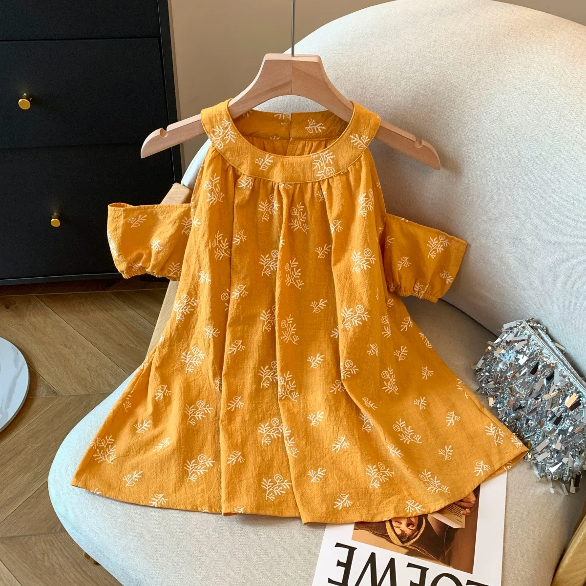 Orange Sweet Heavy Embroidery Shoulder Baring Neckline Women's Summer Loose Slimming Sleeveless Vest Base Shirt Gentle Style
Orange Sweet Heavy Embroidery Shoulder Baring Neckline Women's Summer Loose Slimming Sleeveless Vest Base Shirt Gentle Style