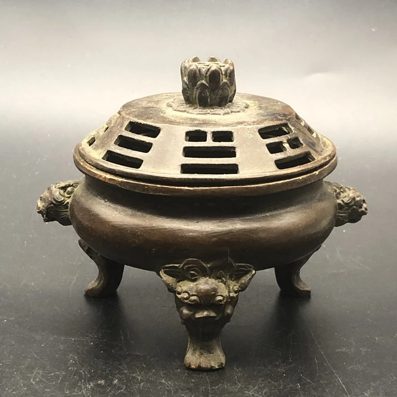 Collection Qianlong three-legged double lion head incense burner, lotus cover incense burner, home ornaments
Collection Qianlong three-legged double lion head incense burner, lotus cover incense burner, home ornaments