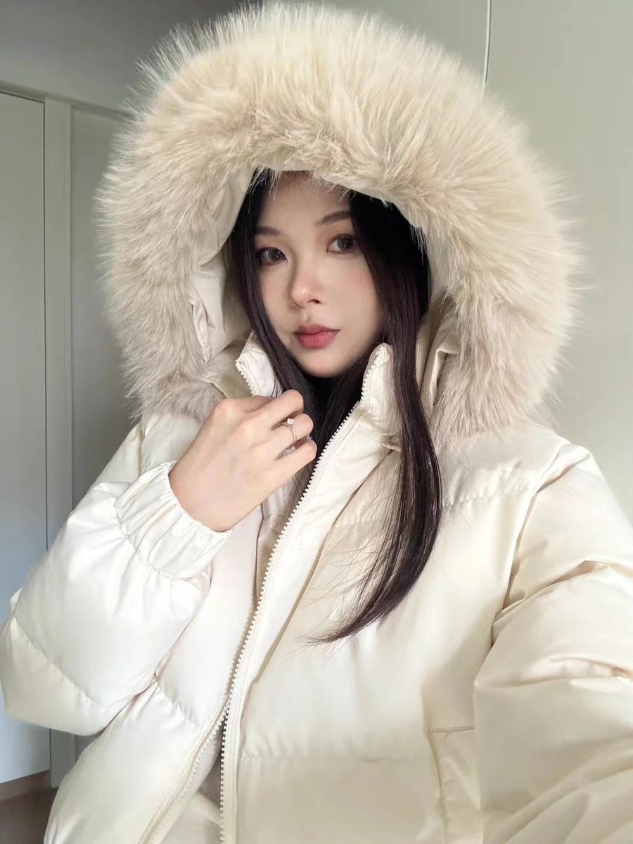 Белая женская куртка-пуховик с капюшоном и большим меховым воротником, теплая повседневная утепленная зимняя верхняя одежда
Белая женская куртка-пуховик с капюшоном и большим меховым воротником, теплая повседневная утепленная зимняя верхняя одежда