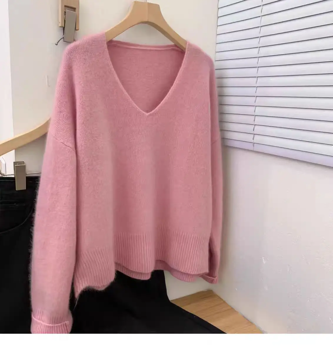 100% Australian wool knitted pullover sweater women's V-neck sweater loose and comfortable full sleeved sweater hot selling new
100% Australian wool knitted pullover sweater women's V-neck sweater loose and comfortable full sleeved sweater hot selling new