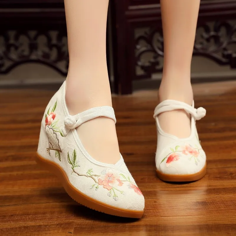 Elevated Heel Embroidered Hanfu oes Women's Traditional Beijing Sle Flat oes Floral Patterned round Toe Daily Wear
Elevated Heel Embroidered Hanfu oes Women's Traditional Beijing Sle Flat oes Floral Patterned round Toe Daily Wear