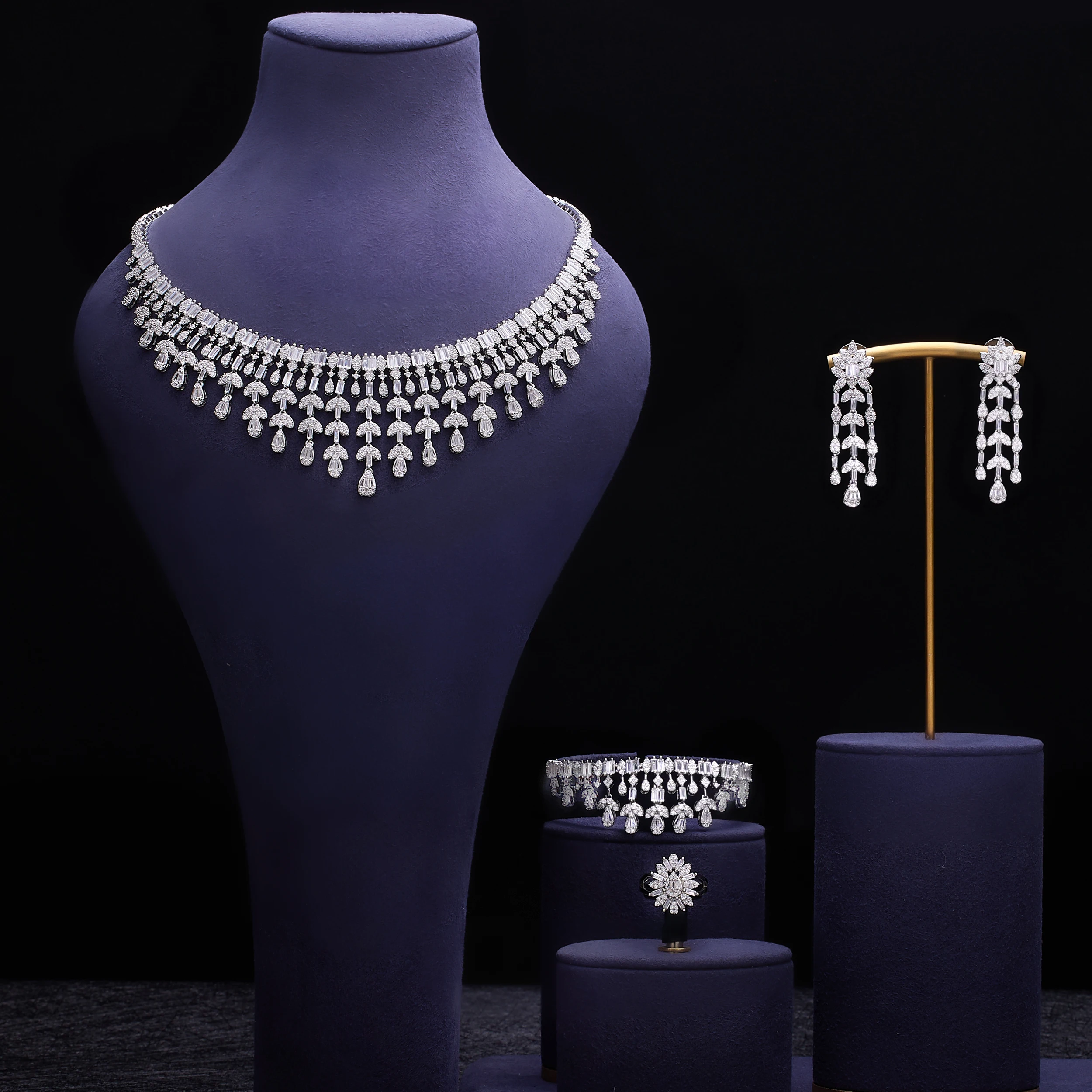 2024 Bride Wedding Jewelry Set for Women Dubai Luxury Jewelry and Accessories Bride Elegant Necklace and Earring Set
2024 Bride Wedding Jewelry Set for Women Dubai Luxury Jewelry and Accessories Bride Elegant Necklace and Earring Set