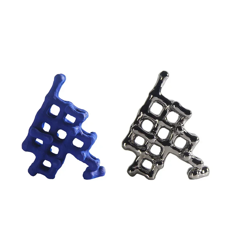 Modern creative geometric silver-plated hollow ceramic ornaments, soft decoration model room handicrafts children'
Modern creative geometric silver-plated hollow ceramic ornaments, soft decoration model room handicrafts children'
