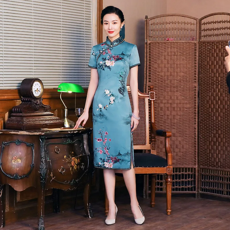 Classic Women's Elegant Printed Slim Qipao Sexy Tight Mid Length Cheongsam Satin Plus Size Chinese Dress Vintage Party Dresses
Classic Women's Elegant Printed Slim Qipao Sexy Tight Mid Length Cheongsam Satin Plus Size Chinese Dress Vintage Party Dresses