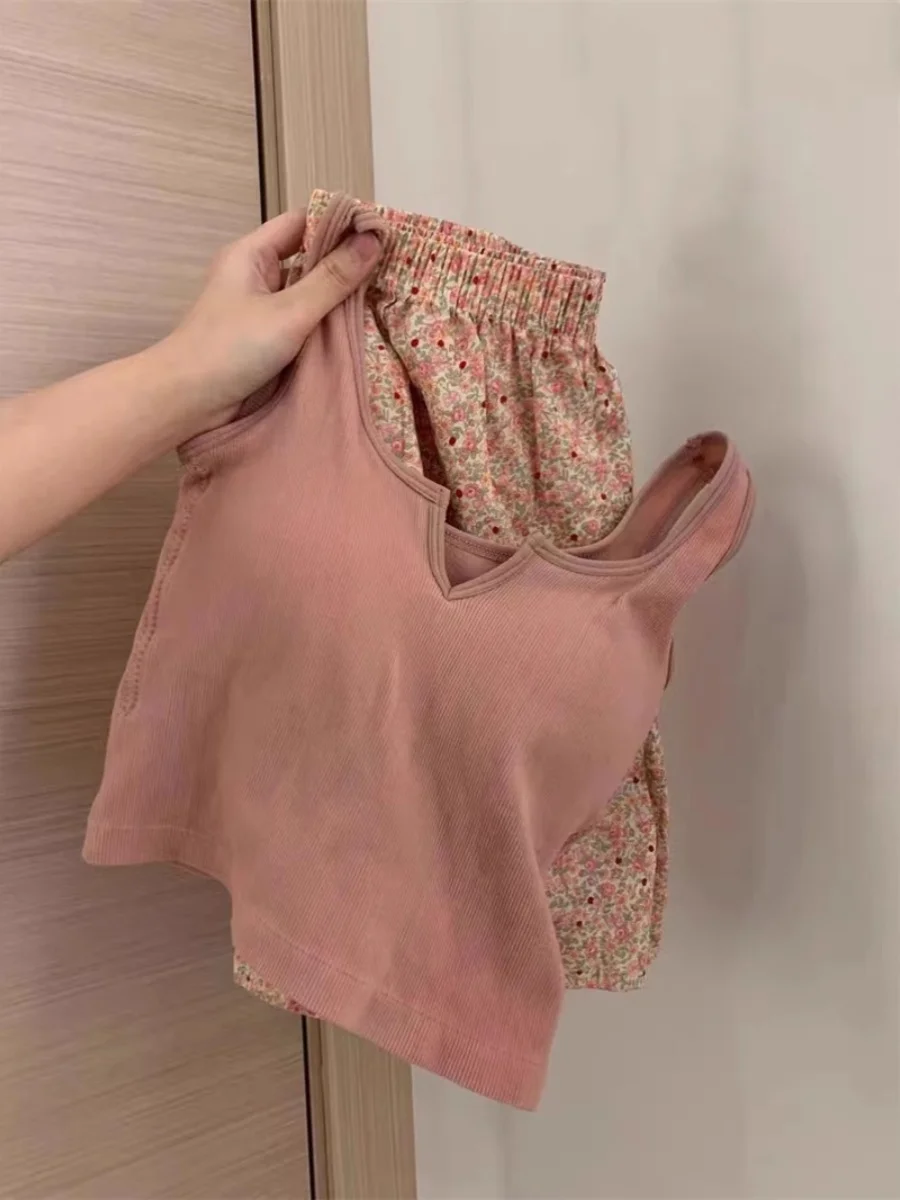 Sweet Floral Print Camisole Top with Chest Pad And Casual Shorts Women's Set Summer Thin Material Korean Style Commute
Sweet Floral Print Camisole Top with Chest Pad And Casual Shorts Women's Set Summer Thin Material Korean Style Commute
