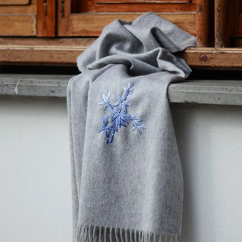 Famous ancient embroidery, high-end Suzhou embroidery, handmade embroidery, men's cashmere scarf, neck scarf, winter "Bamboo Cha
Famous ancient embroidery, high-end Suzhou embroidery, handmade embroidery, men's cashmere scarf, neck scarf, winter "Bamboo Cha