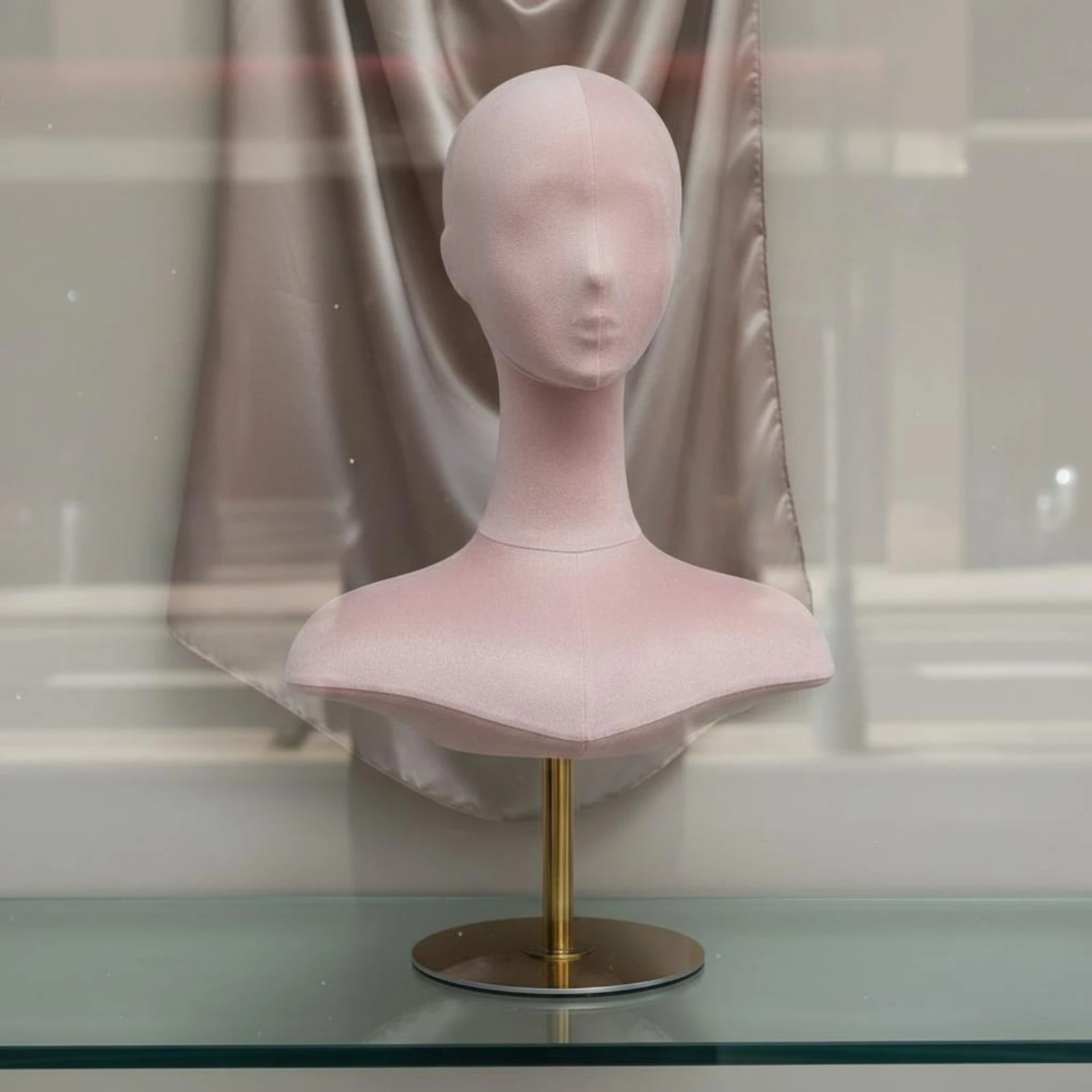 Mannequin Head Bust Realistic Look Mannequin Torso Head Beauty Accessory Stable Base for Hairdressers
Mannequin Head Bust Realistic Look Mannequin Torso Head Beauty Accessory Stable Base for Hairdressers