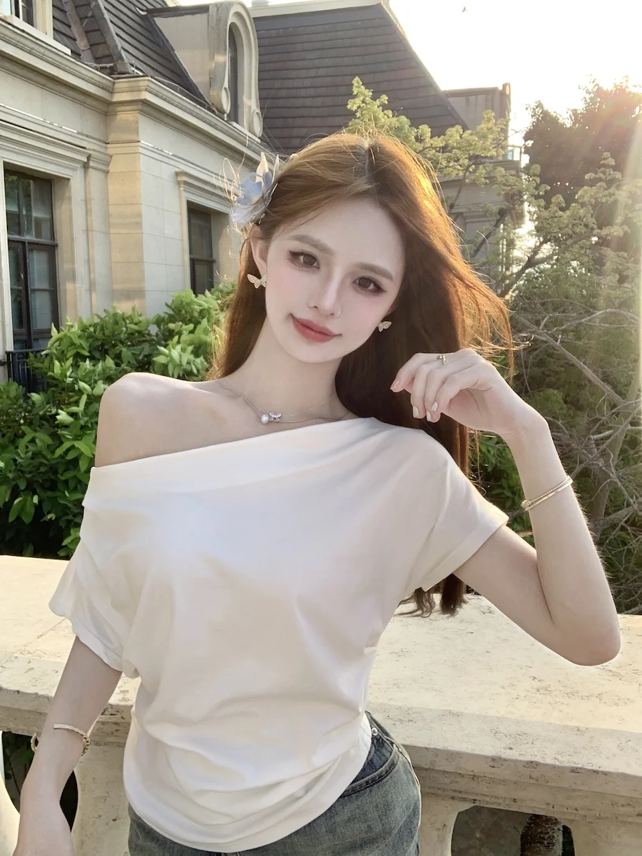Pure Sexy White Short Sleeve T-Shirt Women's Design Slimming Summer Fashionable Shoulder Design Top Korean Style Commute Wind
Pure Sexy White Short Sleeve T-Shirt Women's Design Slimming Summer Fashionable Shoulder Design Top Korean Style Commute Wind