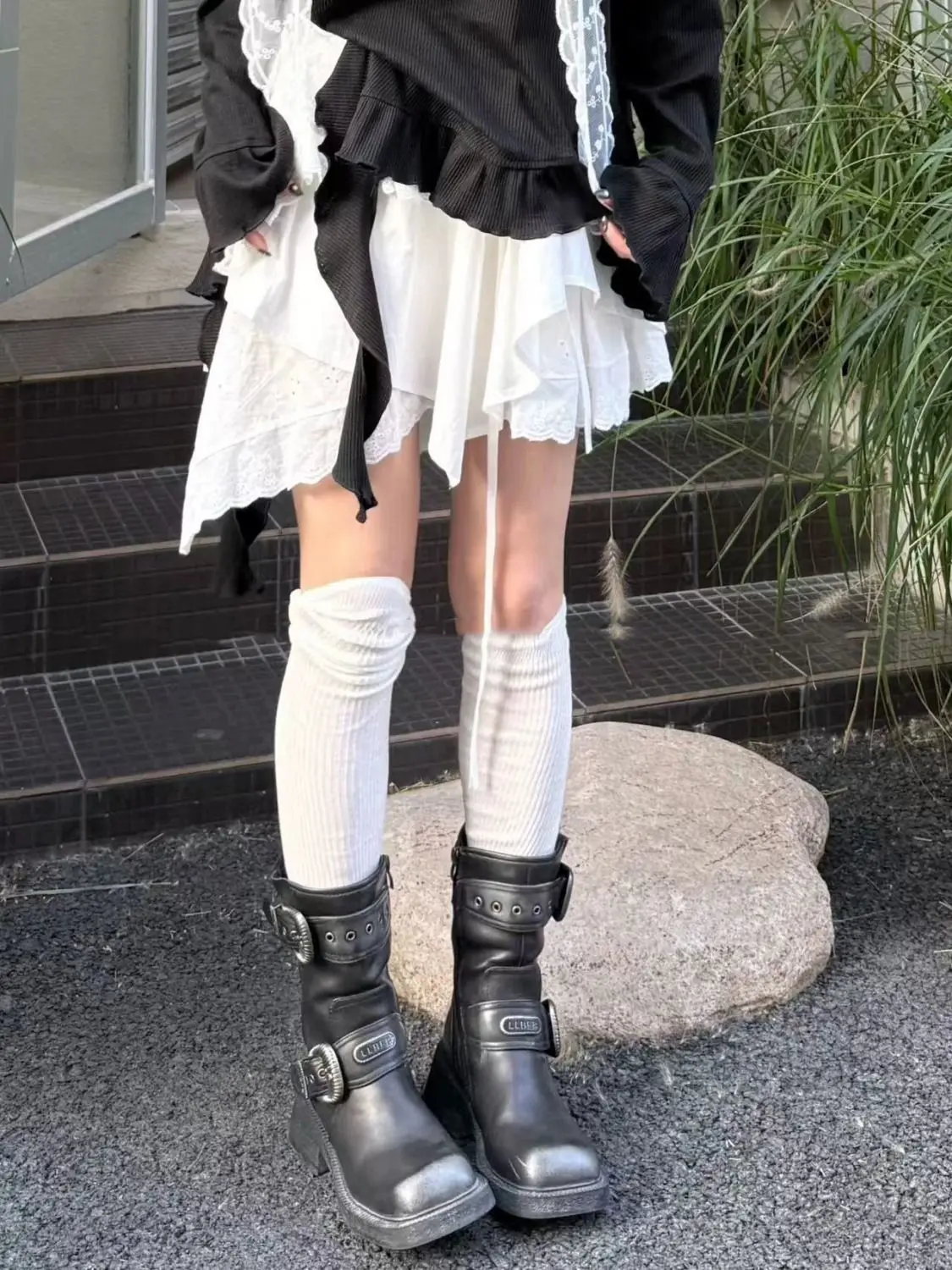 Summer New Women White Irregular High Waisted A Line Mini Skirt with Lace Trim Slimming and Petite Friendly
Summer New Women White Irregular High Waisted A Line Mini Skirt with Lace Trim Slimming and Petite Friendly