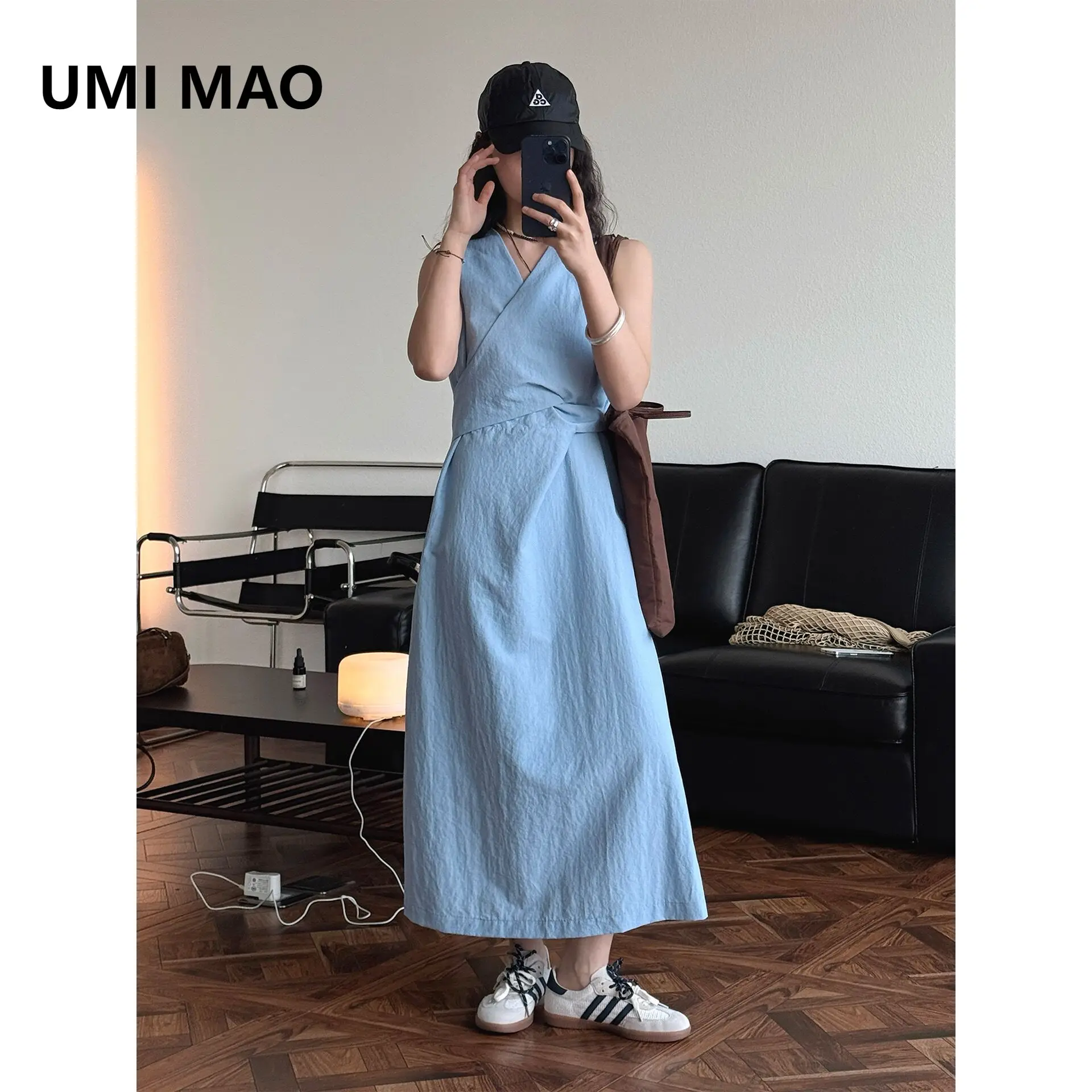 UMI MAO V-neck Long Strap Dress Summer New French Style Fashionable Draping Smooth And Straight Fashionable Dress For Women
UMI MAO V-neck Long Strap Dress Summer New French Style Fashionable Draping Smooth And Straight Fashionable Dress For Women