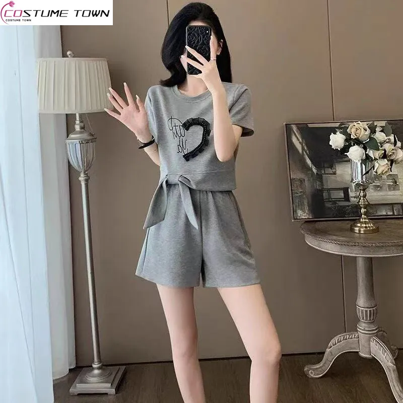 Spring and summer new fashionable sportswear women's loose casual short sleeved top+shorts two-piece set
Spring and summer new fashionable sportswear women's loose casual short sleeved top+shorts two-piece set
