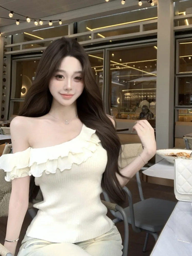 Slim Fit Short Sleeve T-Shirt Women's Summer Design Sensation Small Crowd Knitted Top Leaf Asymmetrical Shoulder Korean ...
Slim Fit Short Sleeve T-Shirt Women's Summer Design Sensation Small Crowd Knitted Top Leaf Asymmetrical Shoulder Korean ...