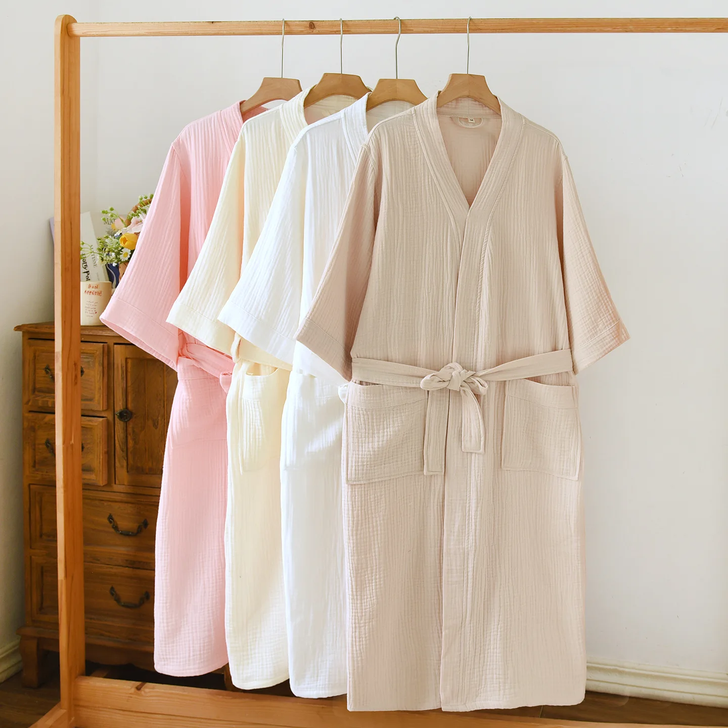 Cotton Three Layer Crepe Gauze Bathrobe Yukata for Men and Women Loose Plus Size Cotton Sweatshirt Kimono Robes for Couples
Cotton Three Layer Crepe Gauze Bathrobe Yukata for Men and Women Loose Plus Size Cotton Sweatshirt Kimono Robes for Couples