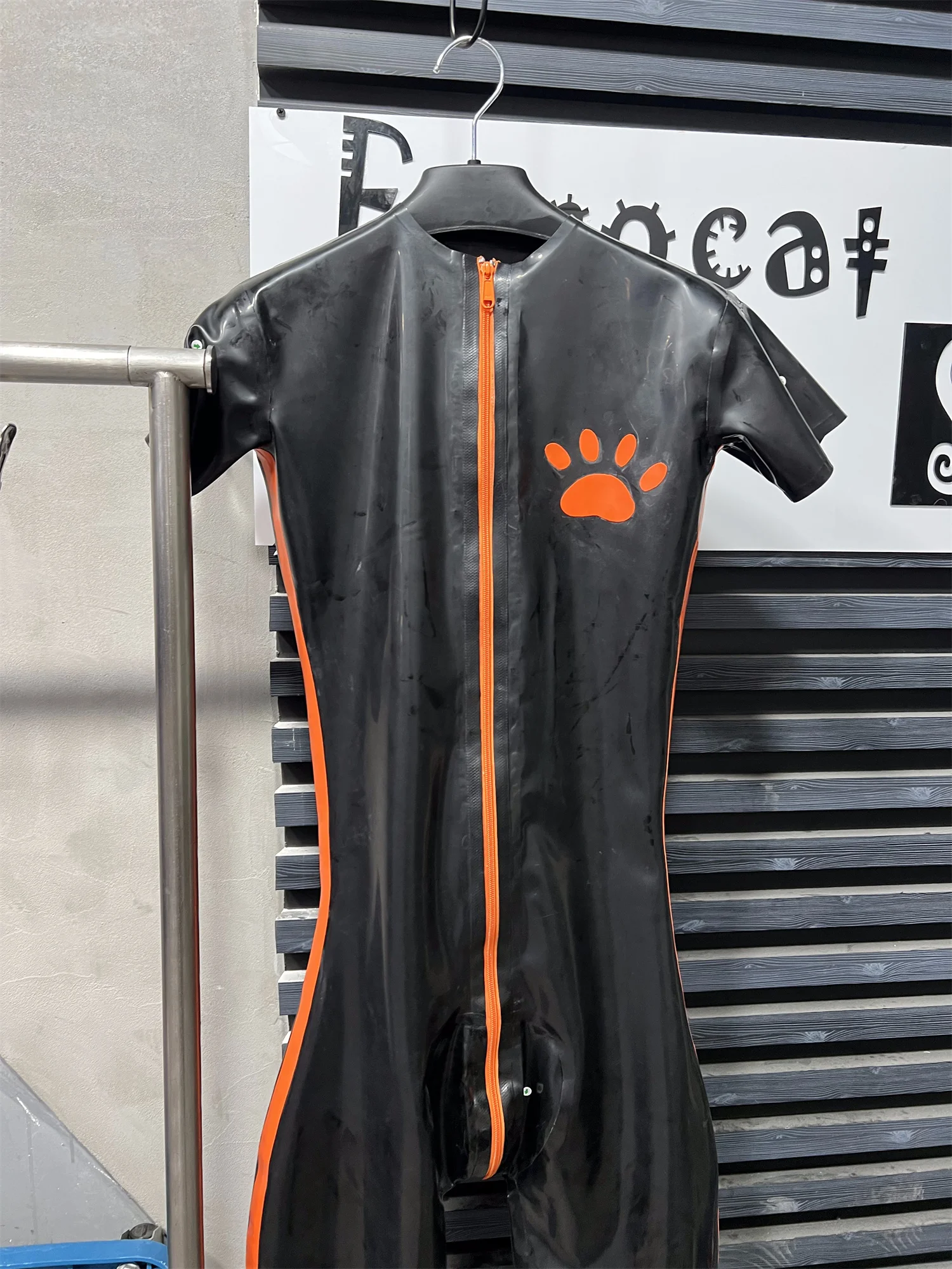 Rubber Knee‑Length Bodysuit for Men Short Catsuit with Orange Paw Print and Stripes
Rubber Knee‑Length Bodysuit for Men Short Catsuit with Orange Paw Print and Stripes