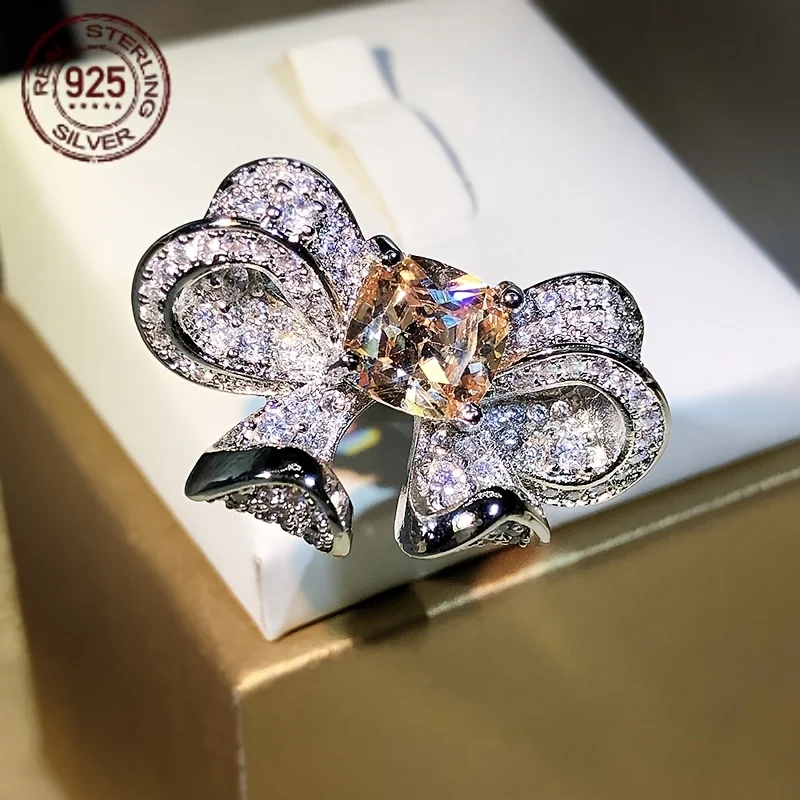 Ювелирные изделия Premier Bowknot, желтый циркон, инкрустированные стерлингового серебра 925 пробы, обручальные кольца для женщин, темпераментные ювелирные изделия
Ювелирные изделия Premier Bowknot, желтый циркон, инкрустированные стерлингового серебра 925 пробы, обручальные кольца для женщин, темпераментные ювелирные изделия