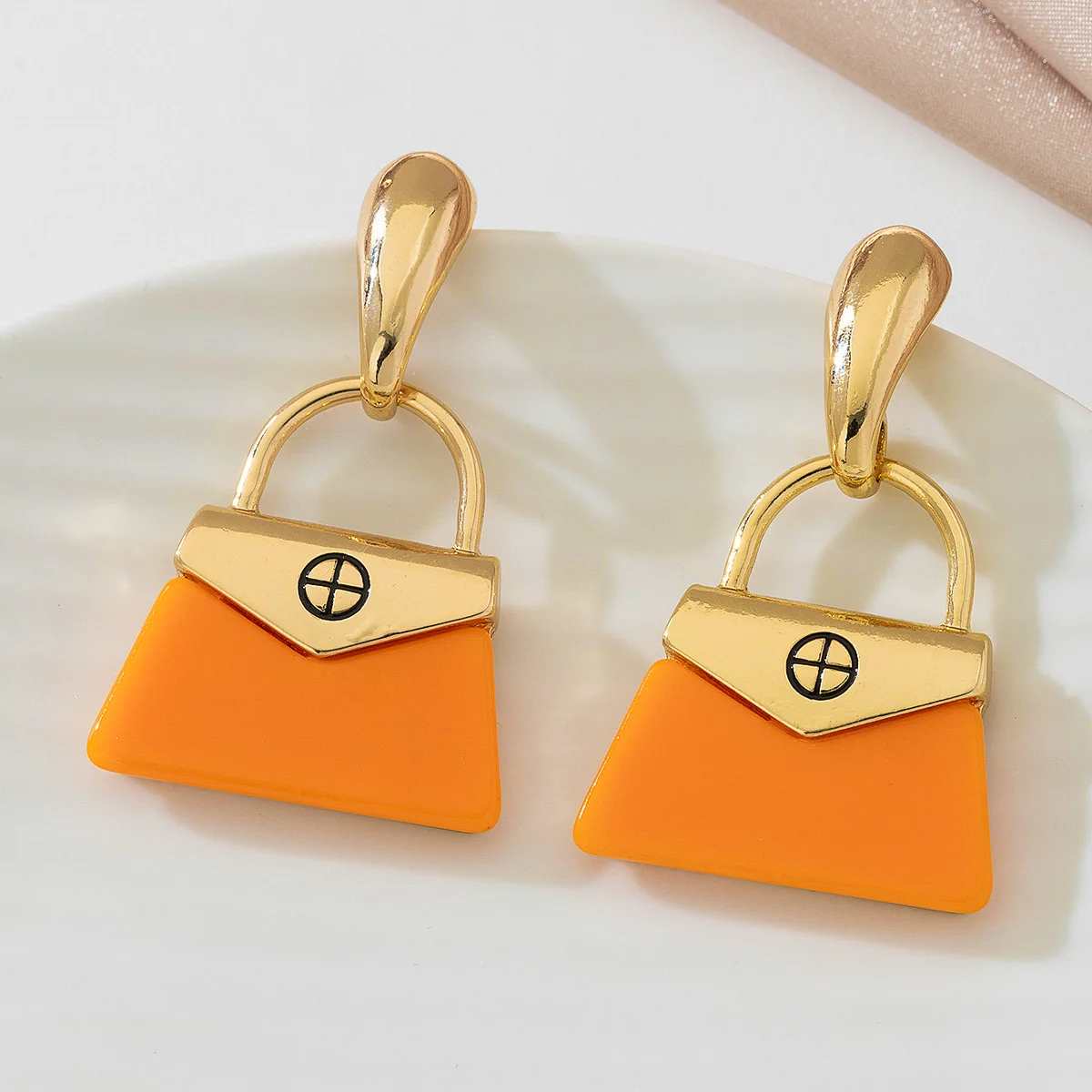 Korean Colored New Design Fashion Jewelry for Women Amber Colored Acrylic Bag Shaped Earrings Luxury Female Party Accessories
Korean Colored New Design Fashion Jewelry for Women Amber Colored Acrylic Bag Shaped Earrings Luxury Female Party Accessories