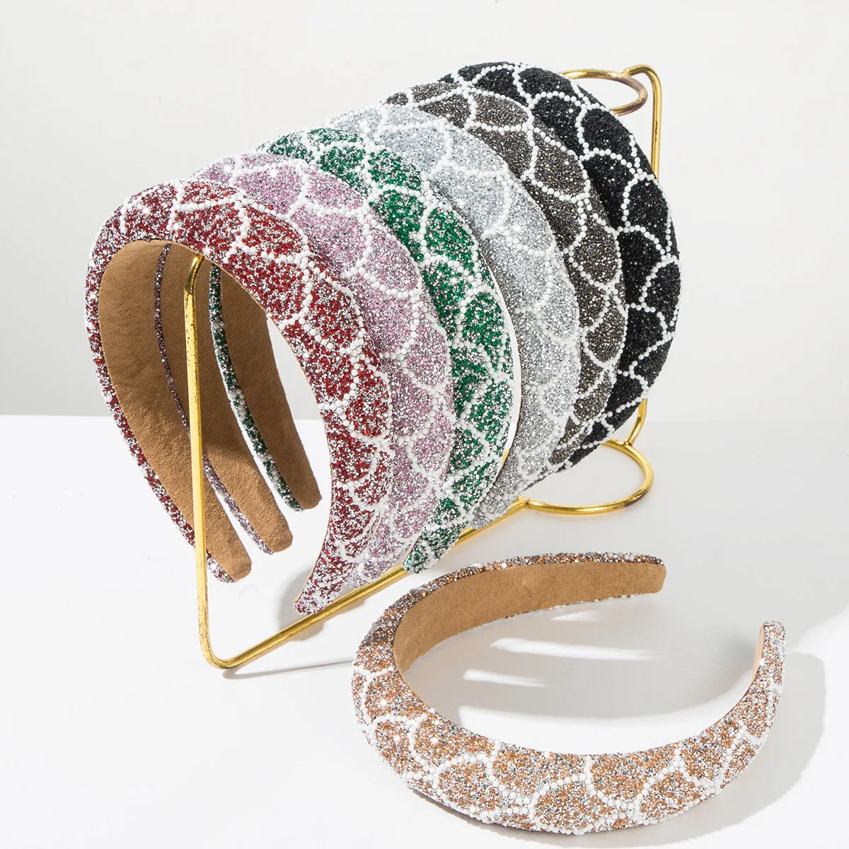 New European and American Retro Baroque Wide-brimmed Diamonds Pearls Headband Elegant Luxury Hair Accessory for Women
New European and American Retro Baroque Wide-brimmed Diamonds Pearls Headband Elegant Luxury Hair Accessory for Women