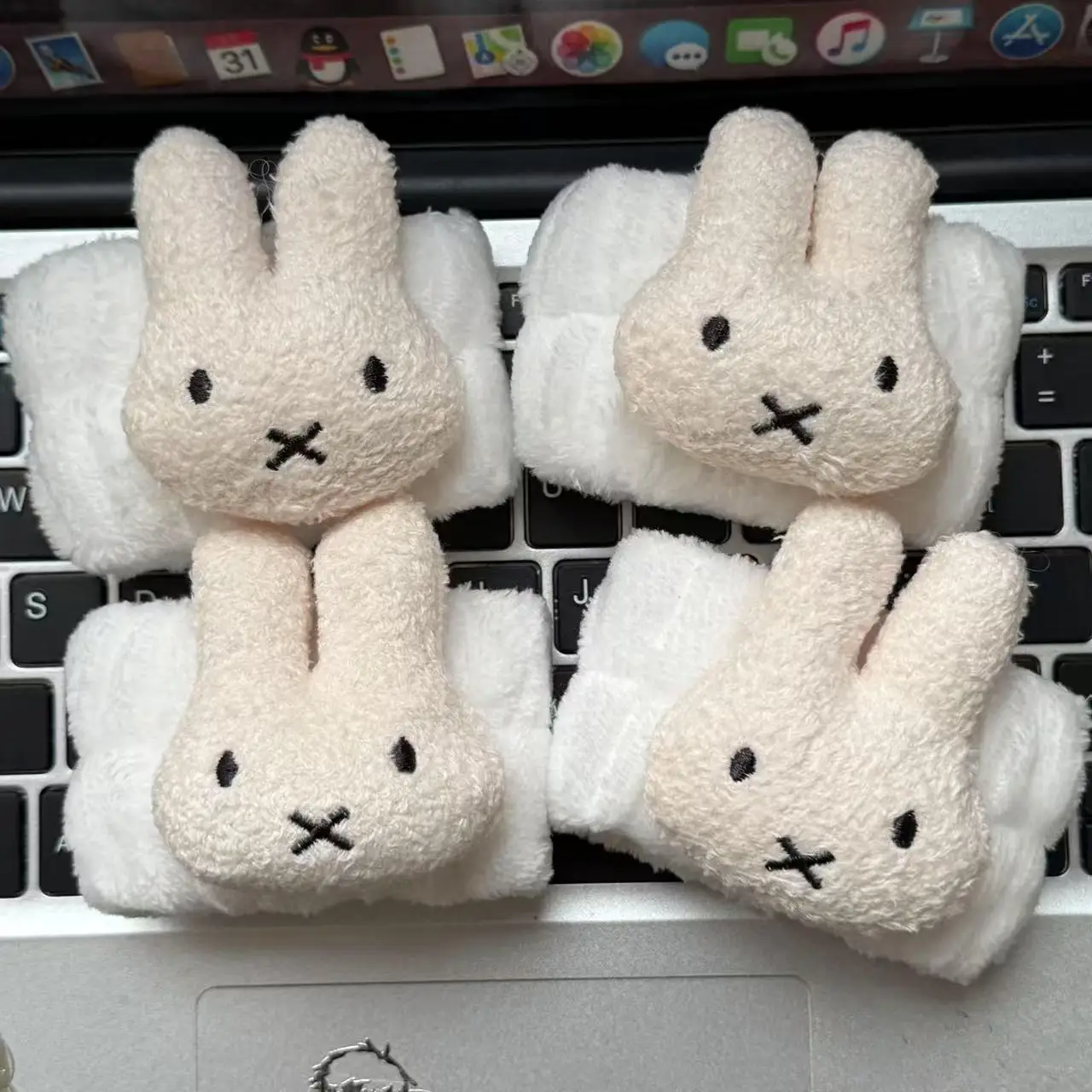 Cute Miffy Wash Face Wrist Strap Anti-drip Bundle Hair Moisture-proof Sleeves Artifact Cartoon Wash Up Plush Hair Tie Lovely New
Cute Miffy Wash Face Wrist Strap Anti-drip Bundle Hair Moisture-proof Sleeves Artifact Cartoon Wash Up Plush Hair Tie Lovely New