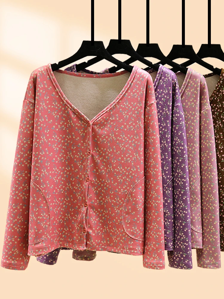 Теплая бархатная женская домашняя одежда Long Sve, дизайн с v-образным вырезом, облегающий кардиган на подкладке, осенне-зимняя верхняя одежда с цветочным принтом
Теплая бархатная женская домашняя одежда Long Sve, дизайн с v-образным вырезом, облегающий кардиган на подкладке, осенне-зимняя верхняя одежда с цветочным принтом