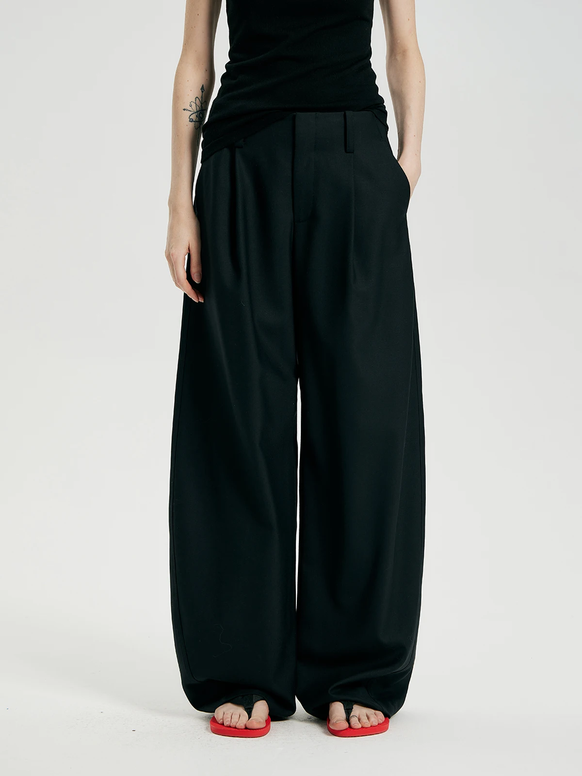 Thoransaura Premium Wool Blend Casual High Waist Wide Leg Pants Arcuate Design Versatile Comfortable Commute Style Ladies Tro...
Thoransaura Premium Wool Blend Casual High Waist Wide Leg Pants Arcuate Design Versatile Comfortable Commute Style Ladies Tro...