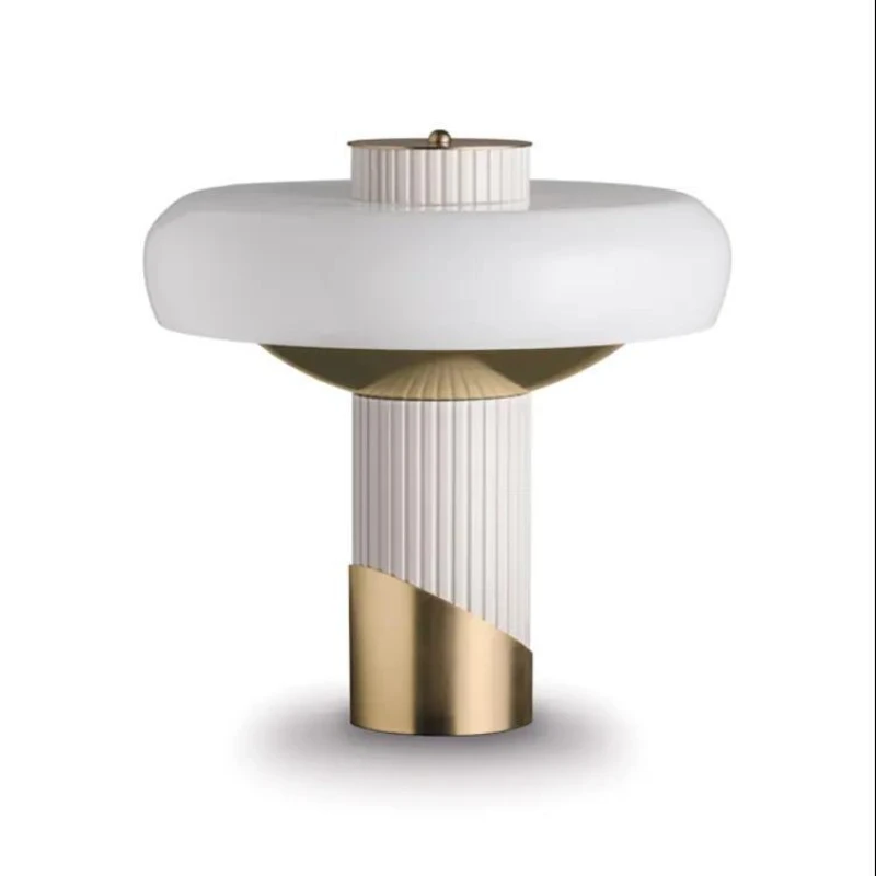 Постмодернистские минималистичные торшеры, креативные стеклянные настольные лампы для гостиной, спальни, прикроватные лампы, оригинальные светильники для домашнего декора
Постмодернистские минималистичные торшеры, креативные стеклянные настольные лампы для гостиной, спальни, прикроватные лампы, оригинальные светильники для домашнего декора