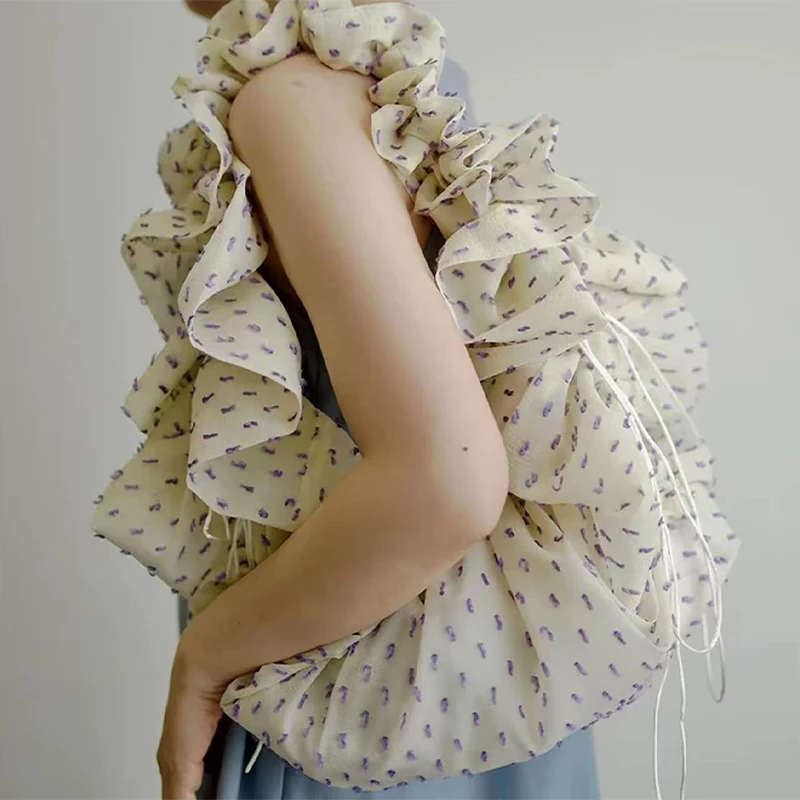 Sweet Elegant Floral Cloth Bag Fashionable Pleated Handbag Messenger Bag Niche Design Light Shoulder Bag Large Capacity Tote Bag
Sweet Elegant Floral Cloth Bag Fashionable Pleated Handbag Messenger Bag Niche Design Light Shoulder Bag Large Capacity Tote Bag