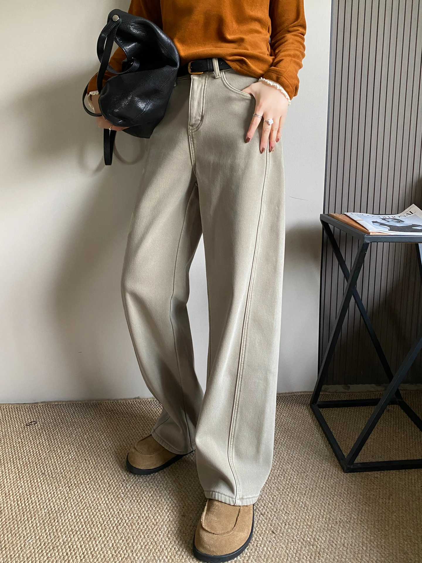 Женские джинсы с высокой талией на флисовой подкладке, осенне-зимние, свободные, прямые, широкие брюки, утягивающие фигуру
Женские джинсы с высокой талией на флисовой подкладке, осенне-зимние, свободные, прямые, широкие брюки, утягивающие фигуру