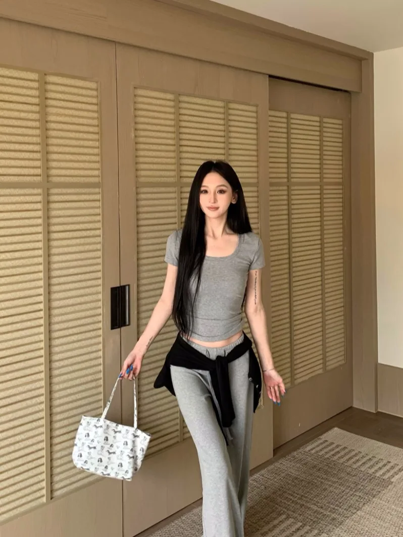 Casual Fashionable Two-Piece Set V-Neck Short Sleeve T-Shirt Women Summer Low Waist Straight Leg Wide Leg Pants Grey
Casual Fashionable Two-Piece Set V-Neck Short Sleeve T-Shirt Women Summer Low Waist Straight Leg Wide Leg Pants Grey
