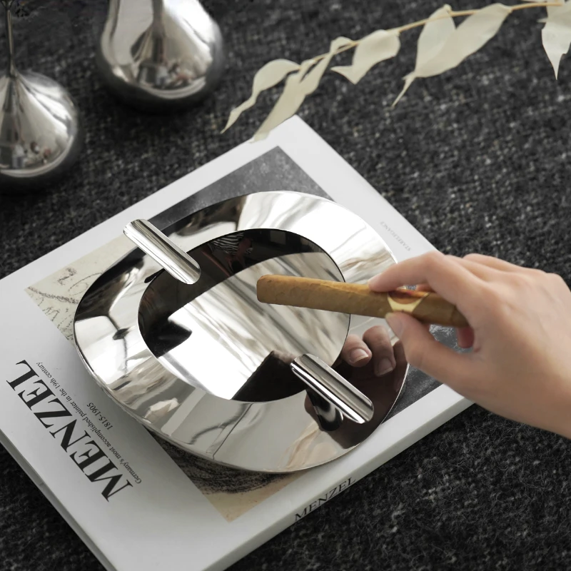 Modern Light Luxury Stainless Steel Advanced Feeling Ashtray Anti Fly Ash Home, Living Room, Office Decoration
Modern Light Luxury Stainless Steel Advanced Feeling Ashtray Anti Fly Ash Home, Living Room, Office Decoration