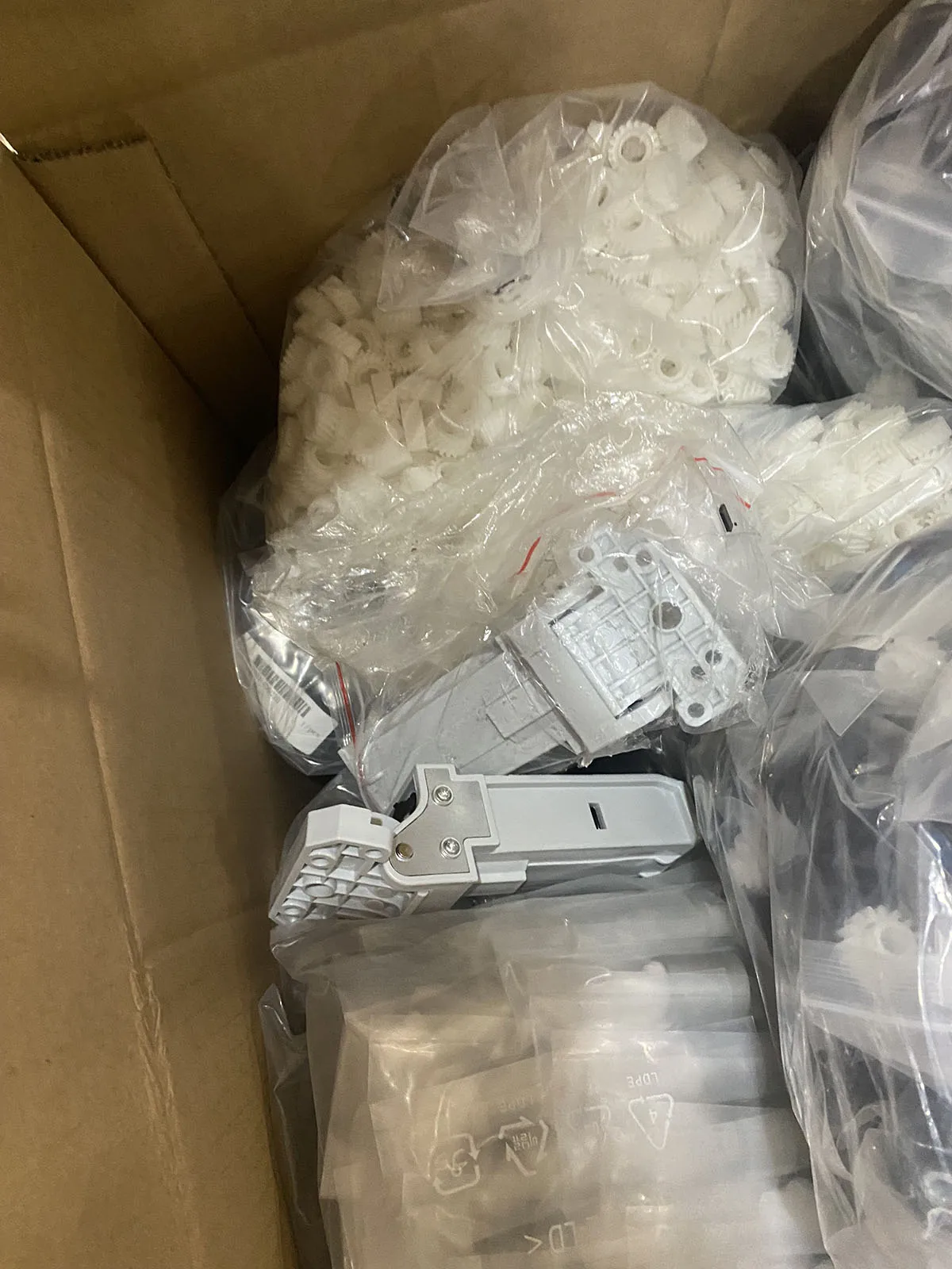 1 комплект шарнира ADF в сборе CQ819-60011 для HP LaserJet Enterprise 700 Color M725 M775 MFP M725dn M725f M725z M775dn M775
1 комплект шарнира ADF в сборе CQ819-60011 для HP LaserJet Enterprise 700 Color M725 M775 MFP M725dn M725f M725z M775dn M775