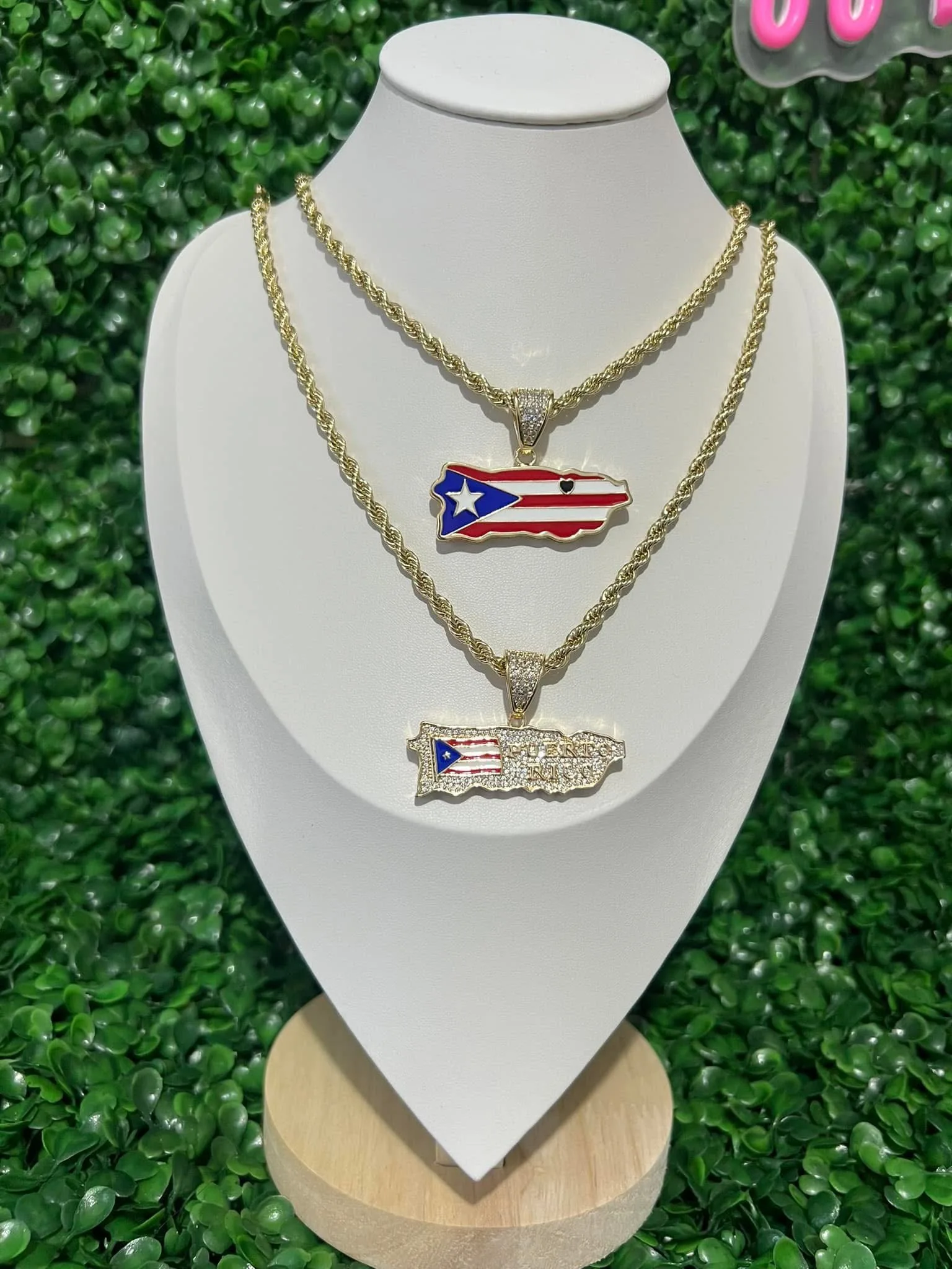 Street Fashion Jewelry European and American 14K Gold Plated Zircon Copper Puerto Rican Flag Pendant Free Shipping Item
Street Fashion Jewelry European and American 14K Gold Plated Zircon Copper Puerto Rican Flag Pendant Free Shipping Item