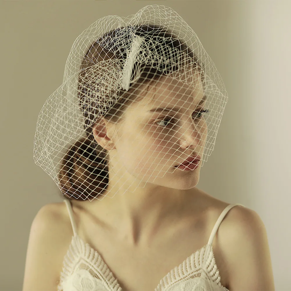 V603 European and American Style Bridal Mesh Veil, White Hand-Sewn Hair Comb, Large Hole Mesh, Full Head Coverage, Birdcage Short Veil
V603 European and American Style Bridal Mesh Veil, White Hand-Sewn Hair Comb, Large Hole Mesh, Full Head Coverage, Birdcage Short Veil