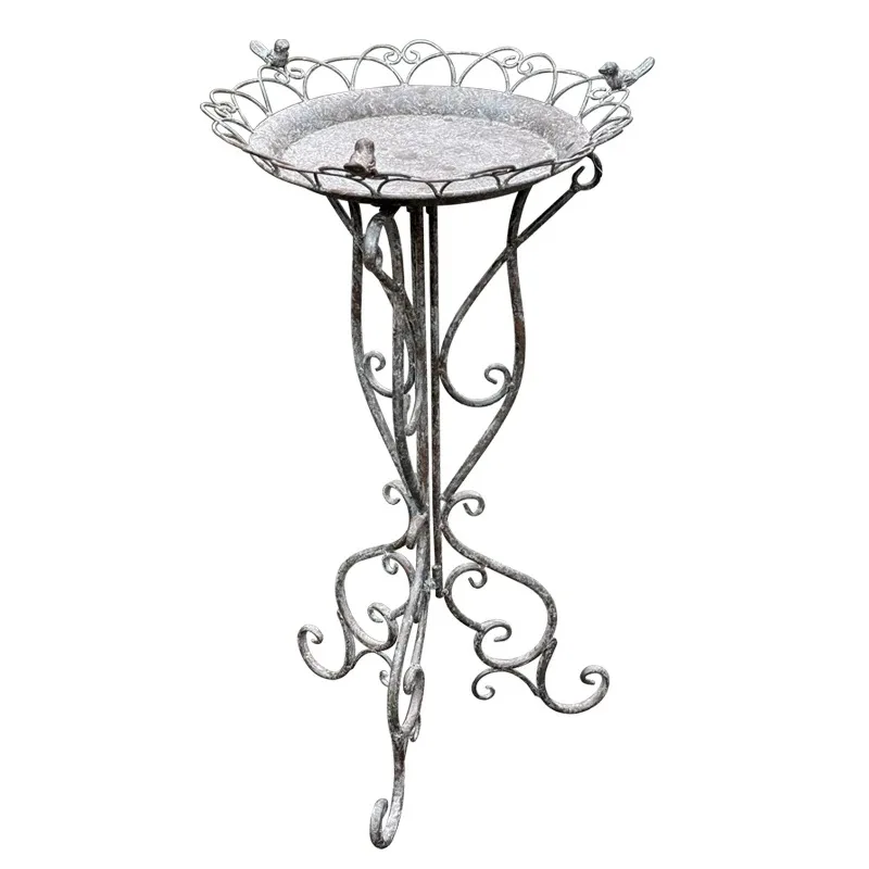 Винтажная кованая кормушка для птиц на подставке, с эффектом состаривания, ажурным узором, декором в виде фигурок птиц, складными ножками, 1 шт.
Винтажная кованая кормушка для птиц на подставке, с эффектом состаривания, ажурным узором, декором в виде фигурок птиц, складными ножками, 1 шт.