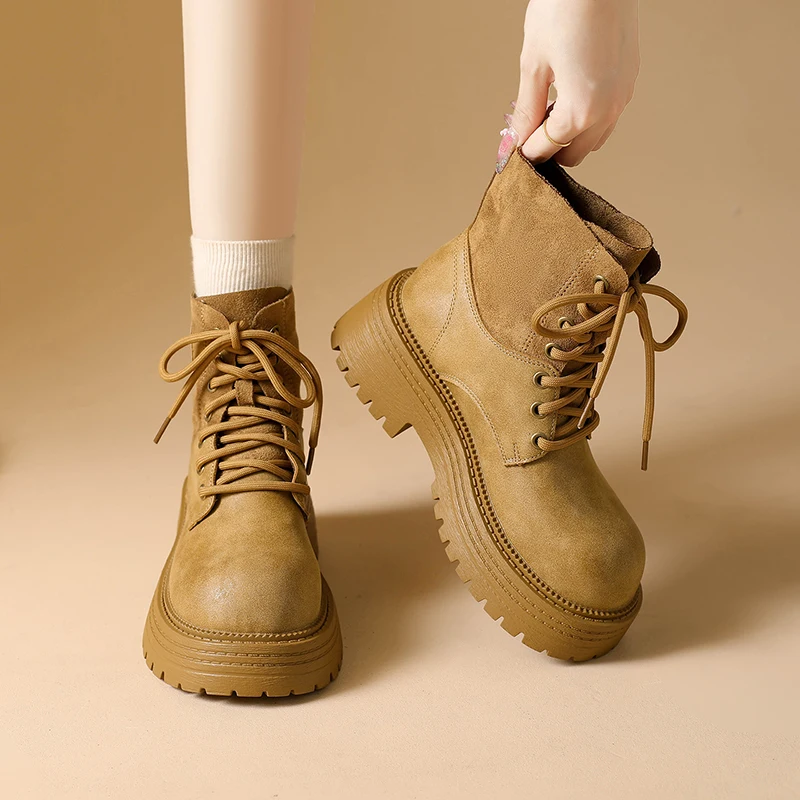 Осень-зима 2024, женские туфли на платформе с круглым носком и квадратным каблуком, новые классические коричневые замшевые короткие ботинки в стиле ретро на шнуровке
Осень-зима 2024, женские туфли на платформе с круглым носком и квадратным каблуком, новые классические коричневые замшевые короткие ботинки в стиле ретро на шнуровке