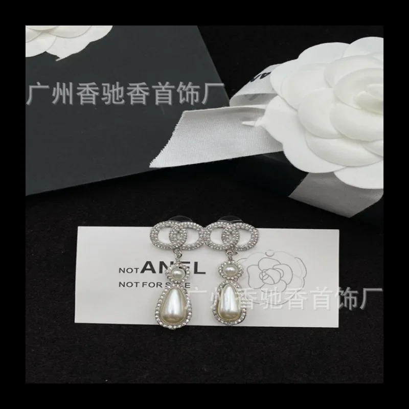 Новая платиновая кисточка с каплей воды и жемчугом, французский темперамент, знаменитость, двор, бриллианты для женщин
Новая платиновая кисточка с каплей воды и жемчугом, французский темперамент, знаменитость, двор, бриллианты для женщин