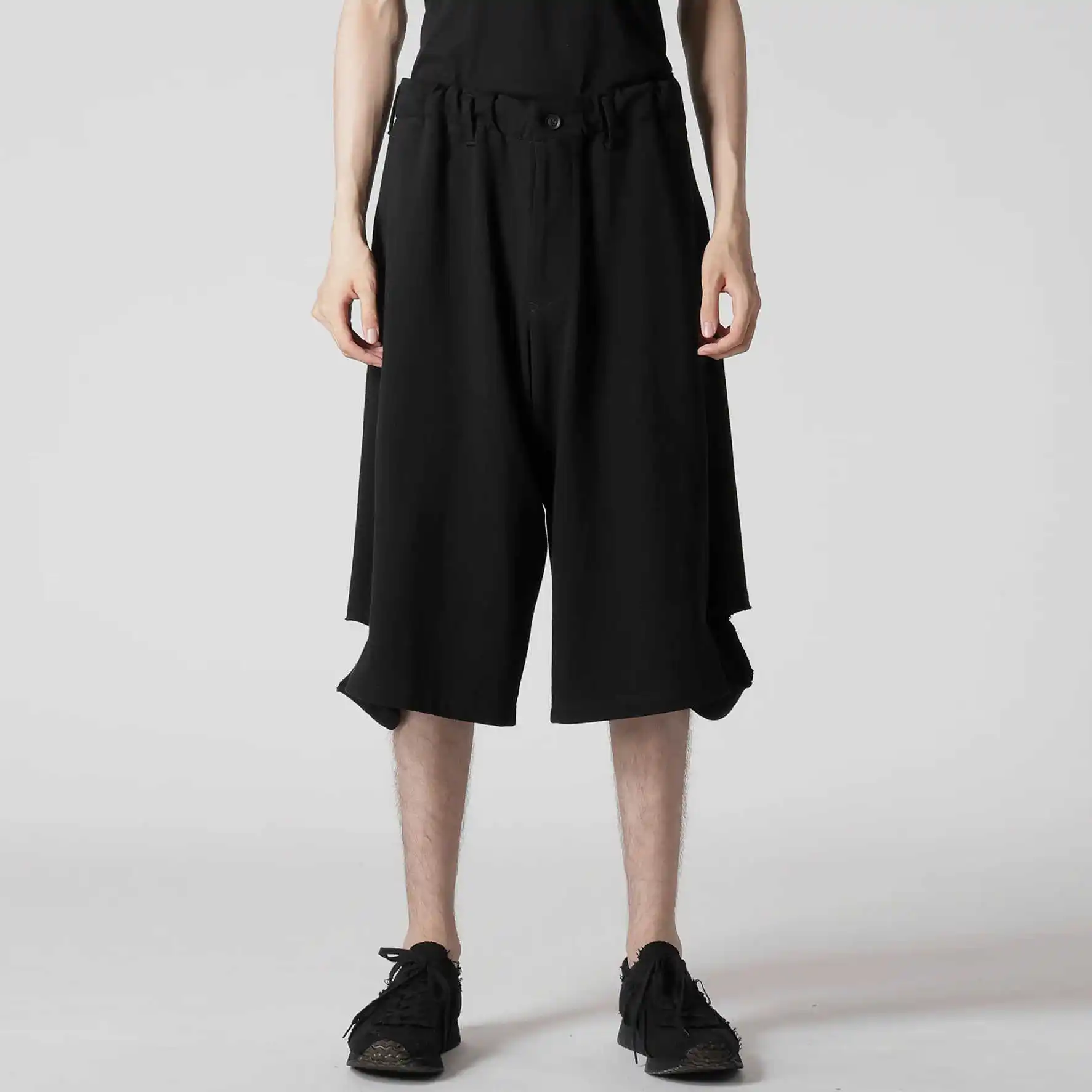 YOJI OOAK Japanese cotton design with side opening cropped pants, loose pants, black casual pants for men
YOJI OOAK Japanese cotton design with side opening cropped pants, loose pants, black casual pants for men