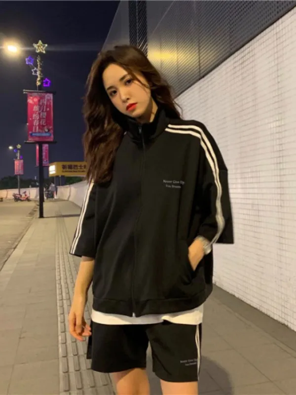 Casual Sporty Women's Two-Piece Set Loose Fit Summer Trendy Fashion plus Size Shorts Zipper Sleeve Top Polyester Fiber round ...
Casual Sporty Women's Two-Piece Set Loose Fit Summer Trendy Fashion plus Size Shorts Zipper Sleeve Top Polyester Fiber round ...