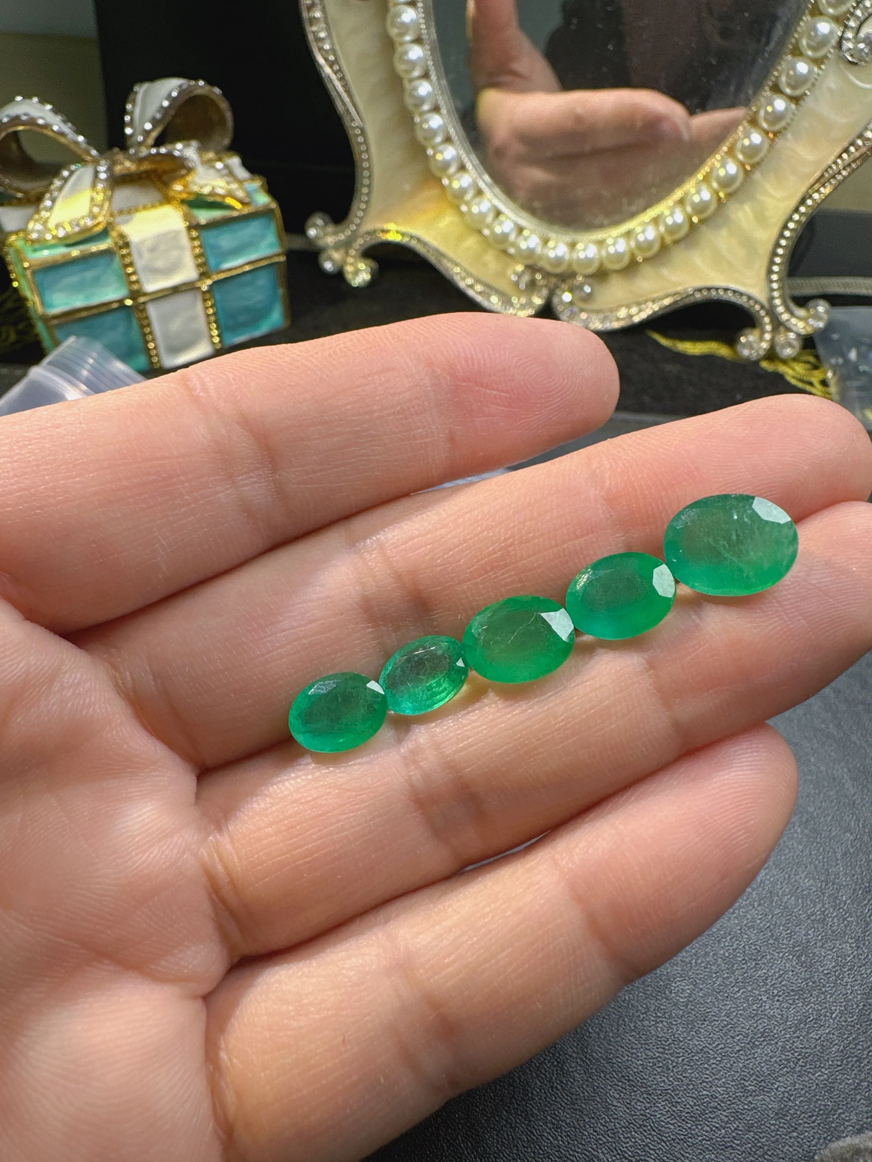 YULEM Новое поступление 7x9 мм и 8x10 мм 9x11 мм натуральный изумрудный камень большого размера для ювелирных изделий DIY
YULEM Новое поступление 7x9 мм и 8x10 мм 9x11 мм натуральный изумрудный камень большого размера для ювелирных изделий DIY