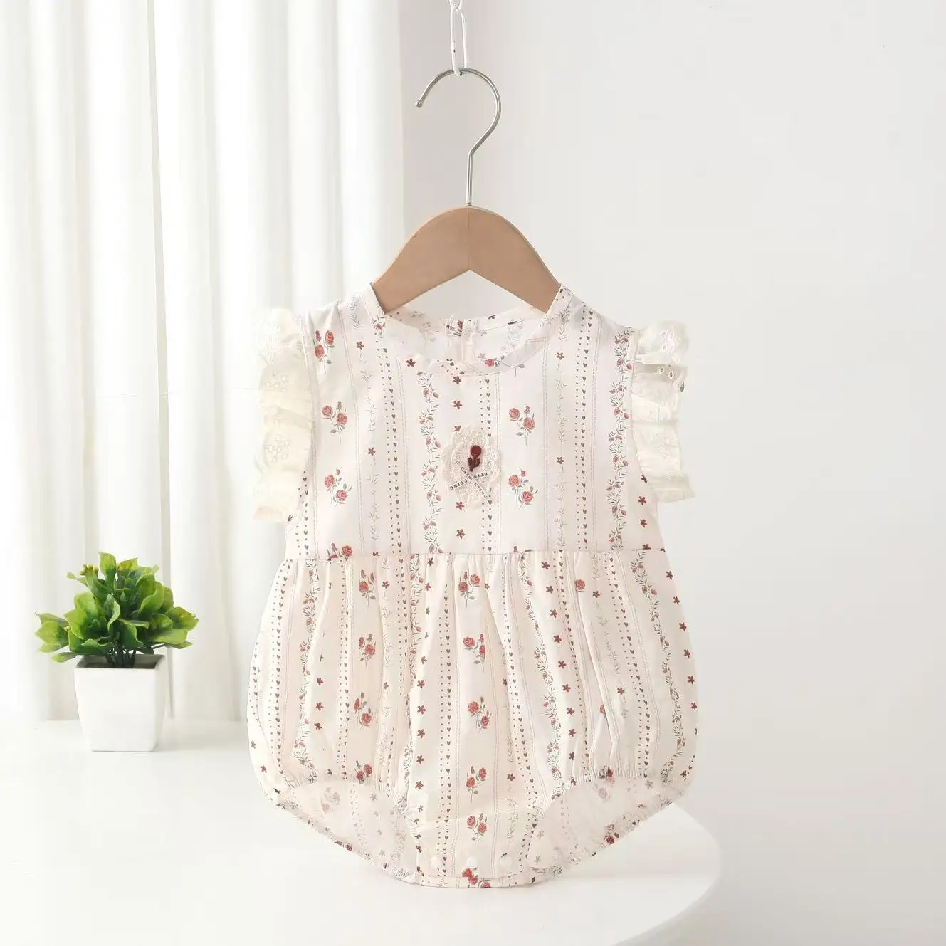 Summer Baby Girl's Bag Fart Clothes Thin Pure Cotton Cute Baby Floral Jumpsuit Fashion Comfortable Kids Rompers
Summer Baby Girl's Bag Fart Clothes Thin Pure Cotton Cute Baby Floral Jumpsuit Fashion Comfortable Kids Rompers