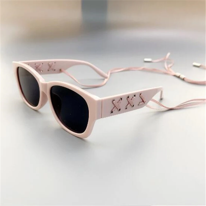 Personality silk bandwidth-leg sunglasses for lady Fashion trend with women luxury glasses 5605
Personality silk bandwidth-leg sunglasses for lady Fashion trend with women luxury glasses 5605