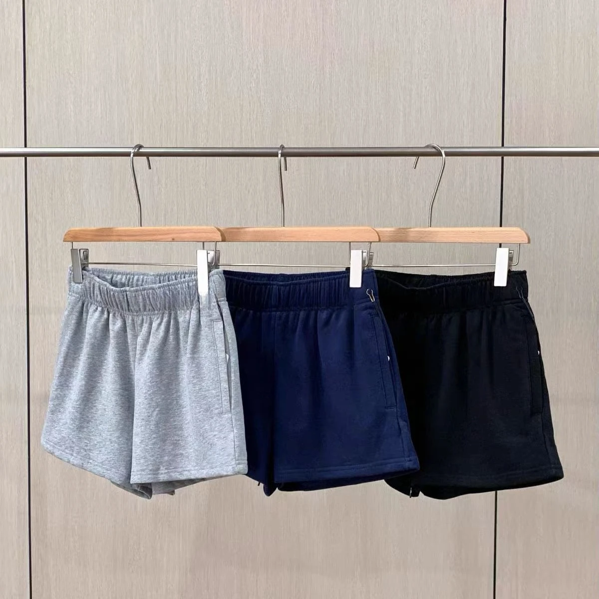 LO Yoga Women Sport Shorts Short Drawstring Sweatpants Solid Color Pants with Pockets Drawstrings Loose Knitted Sweatpants
LO Yoga Women Sport Shorts Short Drawstring Sweatpants Solid Color Pants with Pockets Drawstrings Loose Knitted Sweatpants