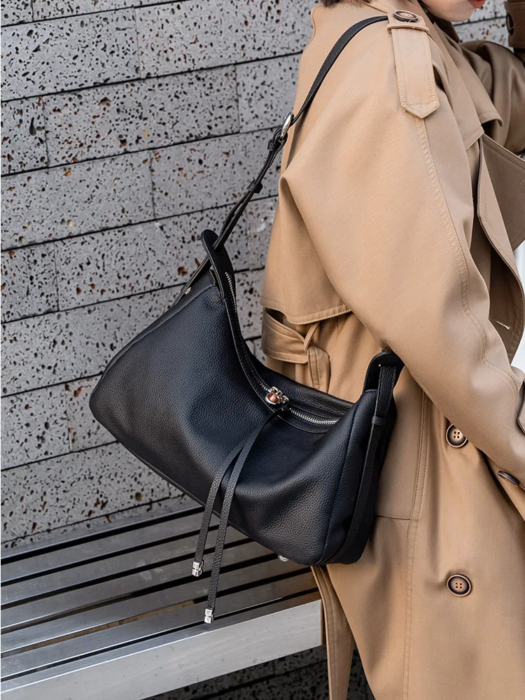 Natural Soft Head Layer Cowhide New Women Bag Versatile Niche Design High Quality Genuine Leather Handbag Versatile Shoulder Bag 
Natural Soft Head Layer Cowhide New Women Bag Versatile Niche Design High Quality Genuine Leather Handbag Versatile Shoulder Bag