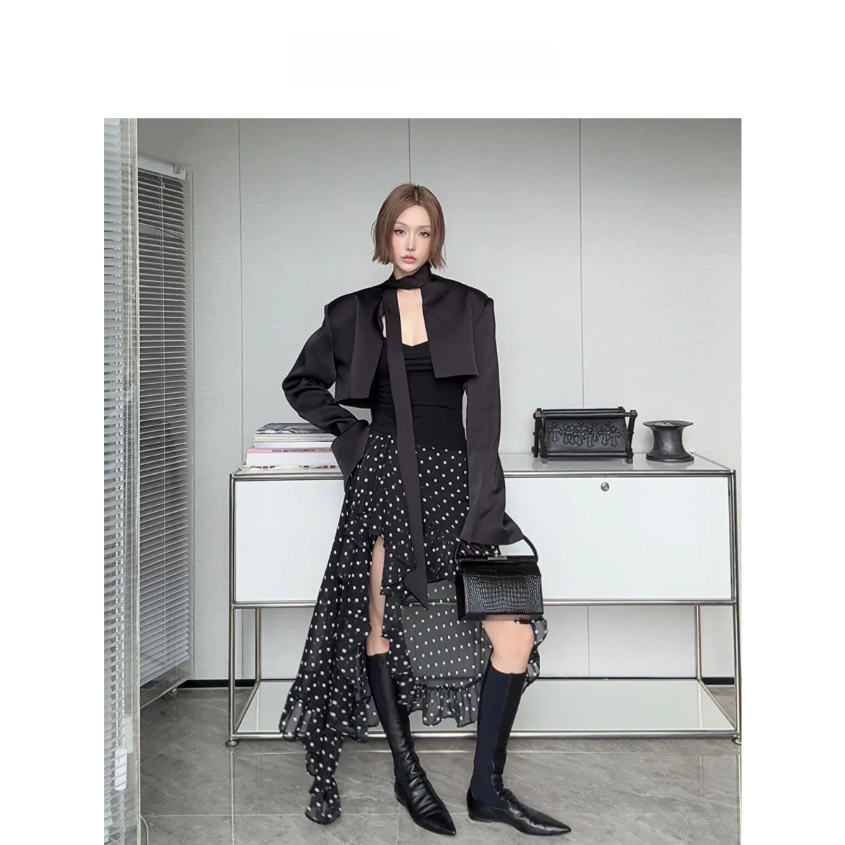 IAMCPLUS 2026SS Belted Suit Jacket Cleanfit Style Polyester Fiber Women's Short Outerwear Spring Season Ladies Premium
IAMCPLUS 2026SS Belted Suit Jacket Cleanfit Style Polyester Fiber Women's Short Outerwear Spring Season Ladies Premium