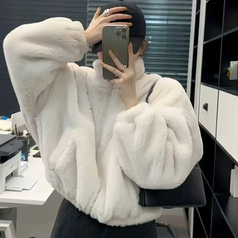 Women Early Spring Thickened Warm Brown Fleece Jacket Women Autumn 2025 New Petite Loose-fit Stand Collar Cotton-padded Coat
Women Early Spring Thickened Warm Brown Fleece Jacket Women Autumn 2025 New Petite Loose-fit Stand Collar Cotton-padded Coat