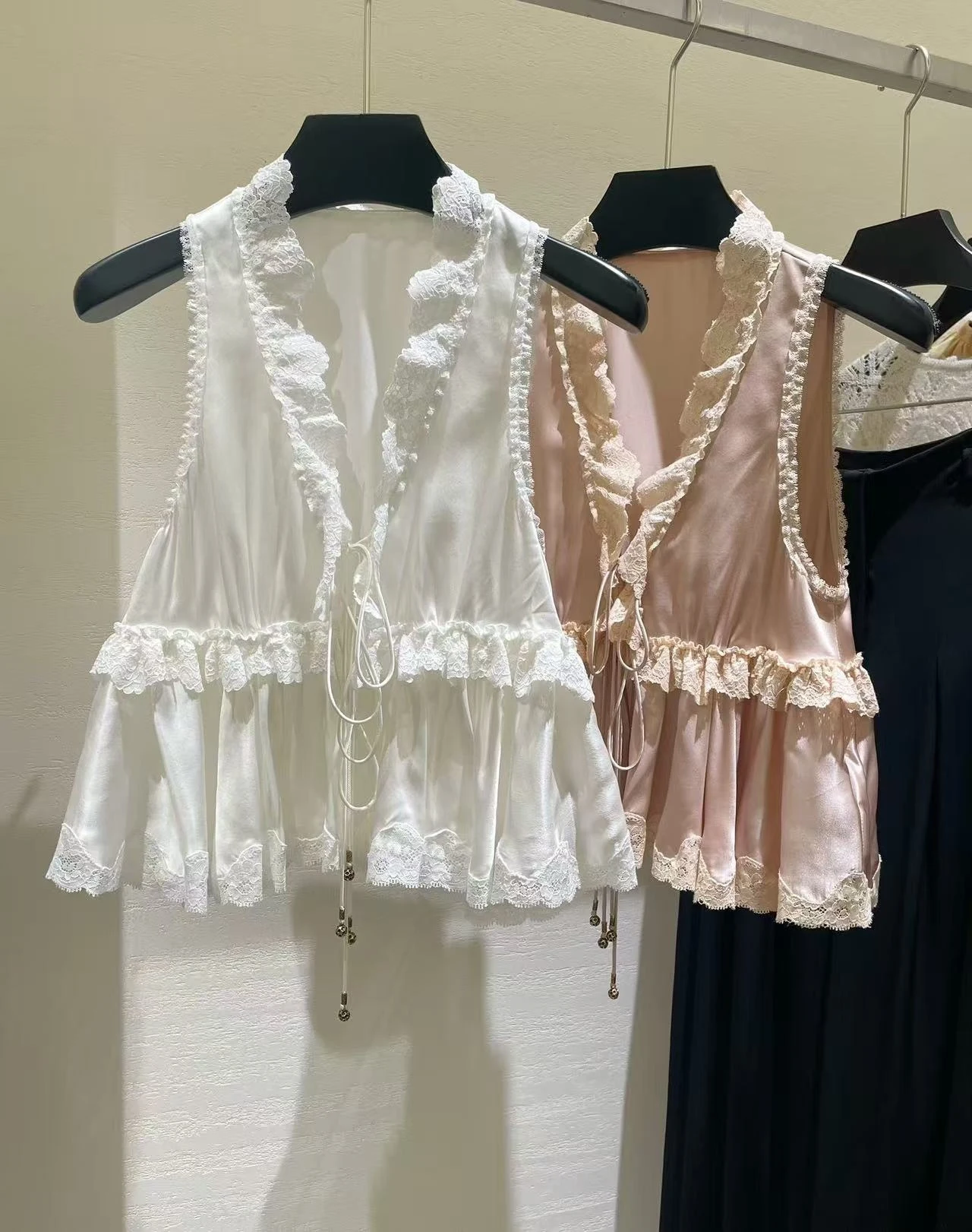 Summer New French Luxury Elegant Style Silk Women's Tank Top Sexy Ruffle Lace Splicing T-shirt 26
Summer New French Luxury Elegant Style Silk Women's Tank Top Sexy Ruffle Lace Splicing T-shirt 26