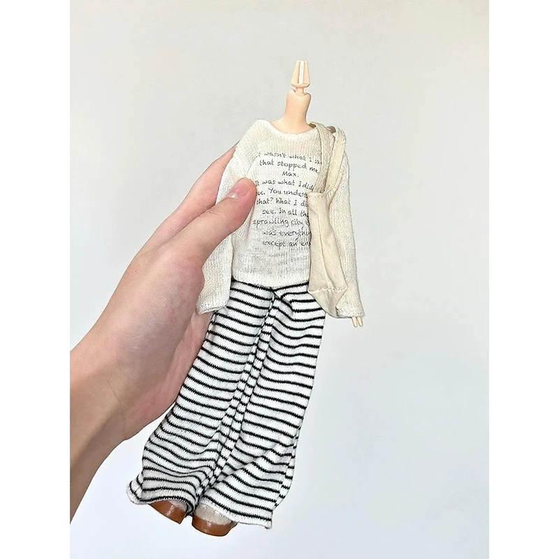 DLBell Blyth Doll Clothes Lettered Sweater Knitted Top Striped Wide-Leg Pants Canvas Tote Bag for Blythe OB24 Azone1/6 Dolls
DLBell Blyth Doll Clothes Lettered Sweater Knitted Top Striped Wide-Leg Pants Canvas Tote Bag for Blythe OB24 Azone1/6 Dolls